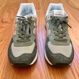 Womens New Balance 574 classic sneakers in black spruce/silver pine size 7